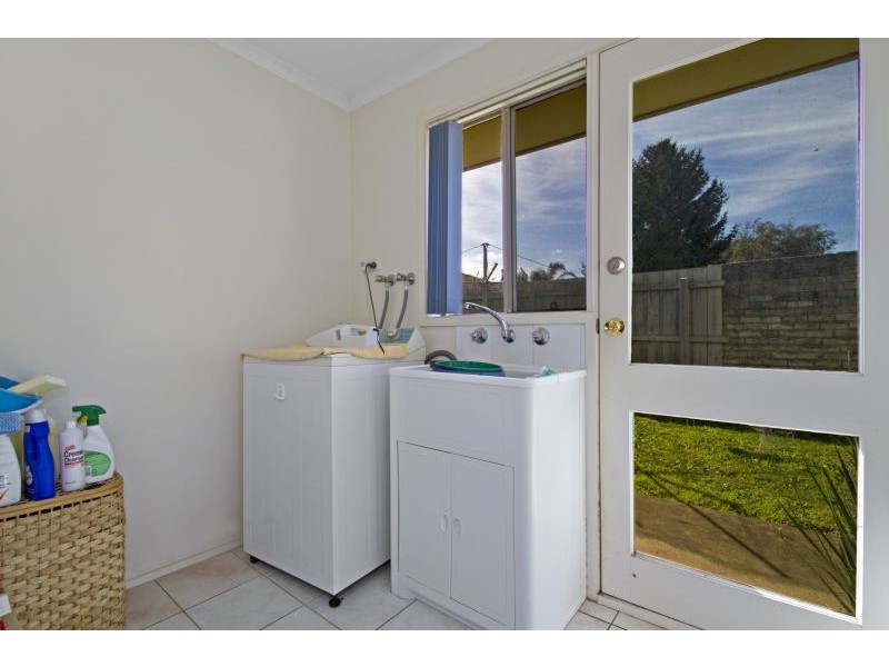 Unit 2/1 Bemersyde Drive, Berwick VIC 3806