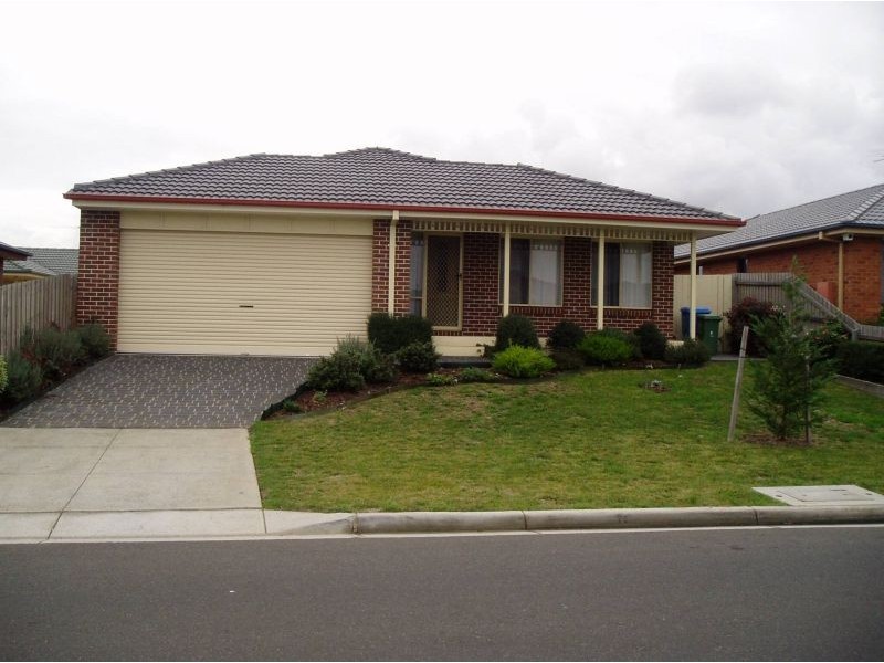 74 Hancock Drive, Berwick VIC 3806