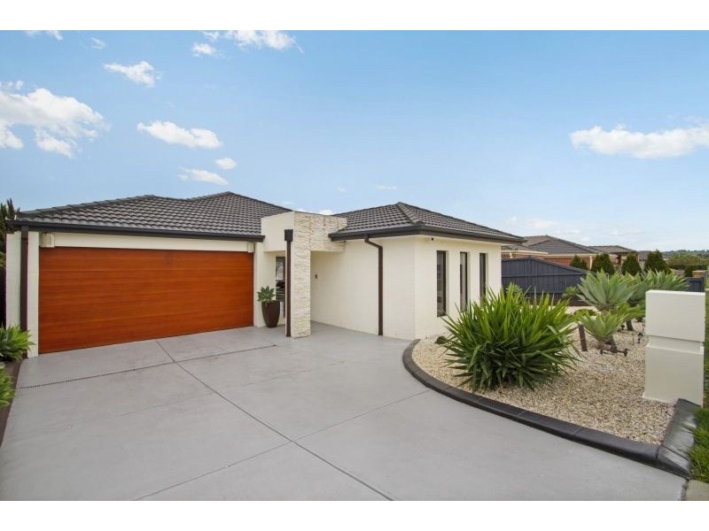 32 Rodlarni Crescent, Berwick VIC 3806