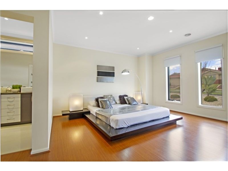 32 Rodlarni Crescent, Berwick VIC 3806