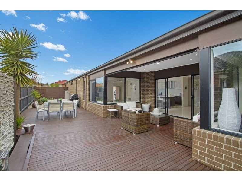 32 Rodlarni Crescent, Berwick VIC 3806