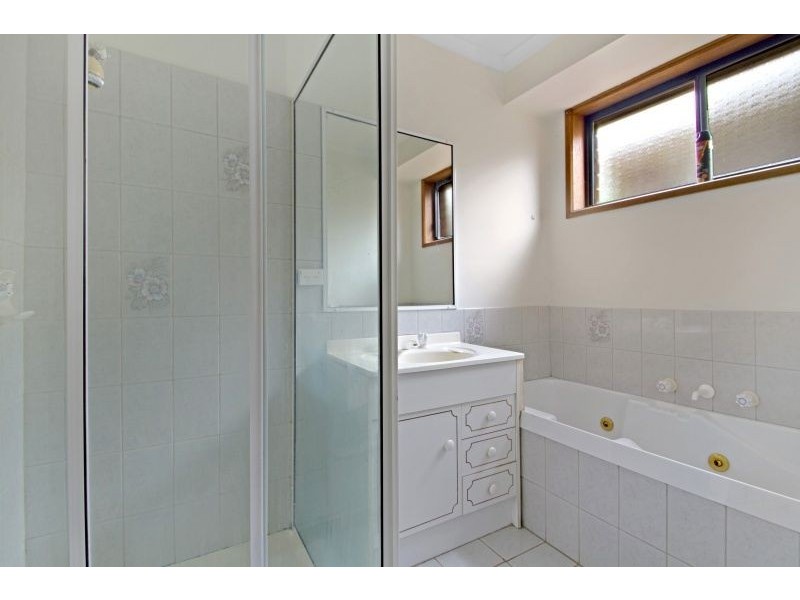 26 Howitt Court, Berwick VIC 3806