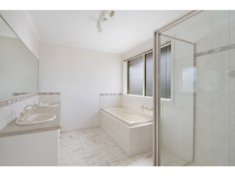 68 Littlecroft Avenue, Narre Warren South VIC 3805