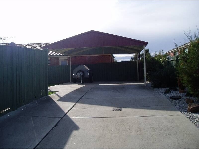 16 Michelle Drive, Berwick VIC 3806