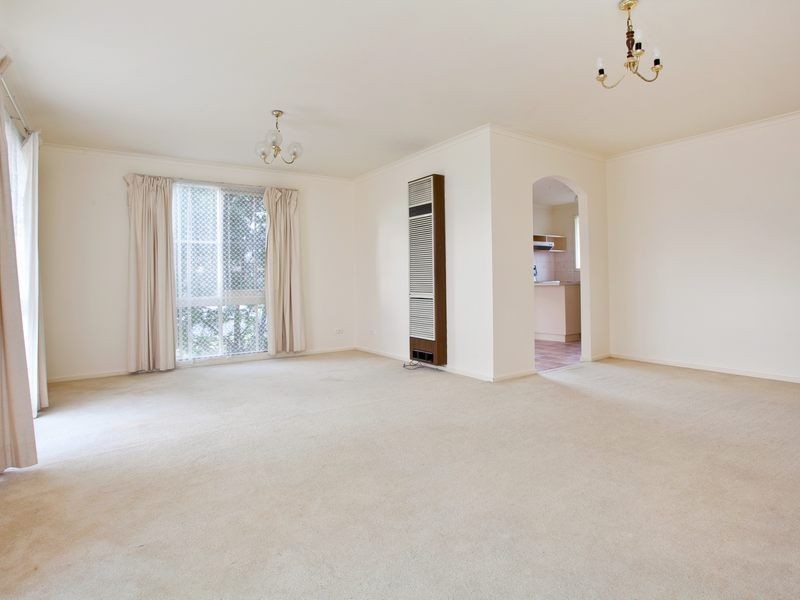 1/30 Strathavan Drive, Berwick VIC 3806