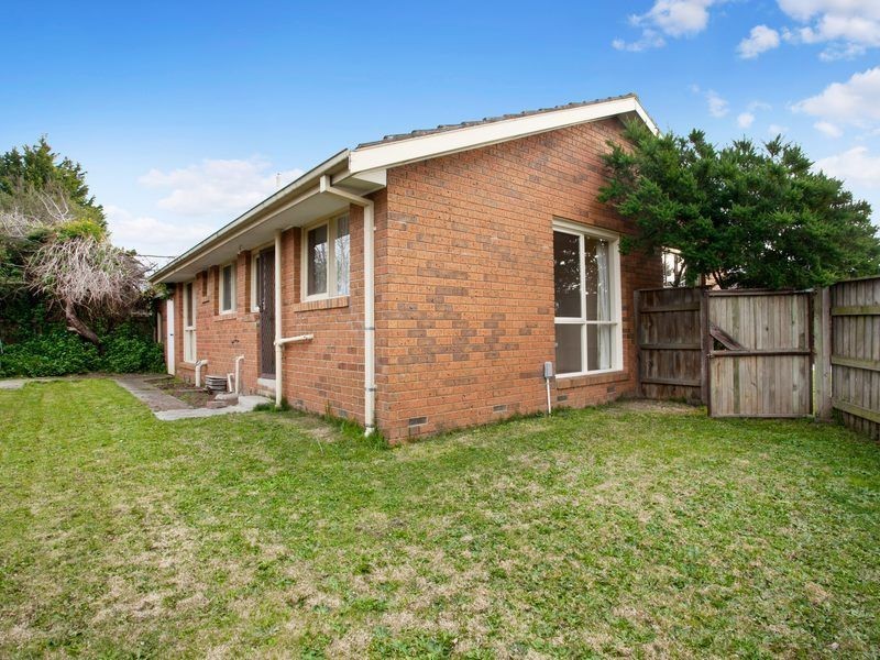 1/30 Strathavan Drive, Berwick VIC 3806