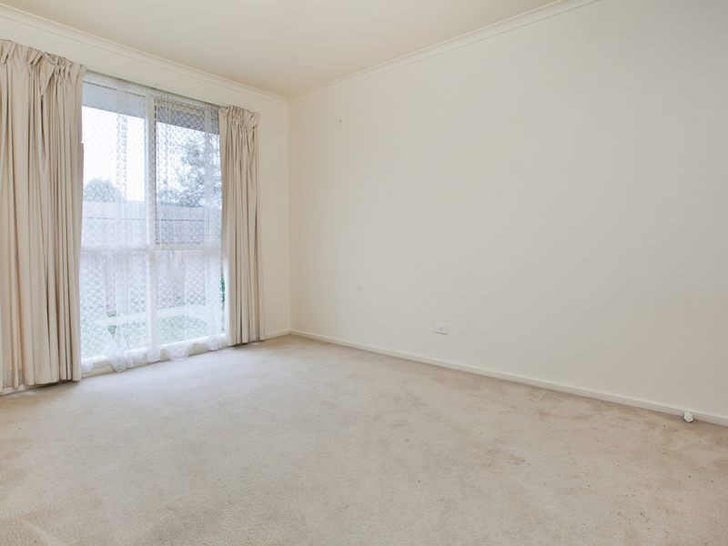 1/30 Strathavan Drive, Berwick VIC 3806