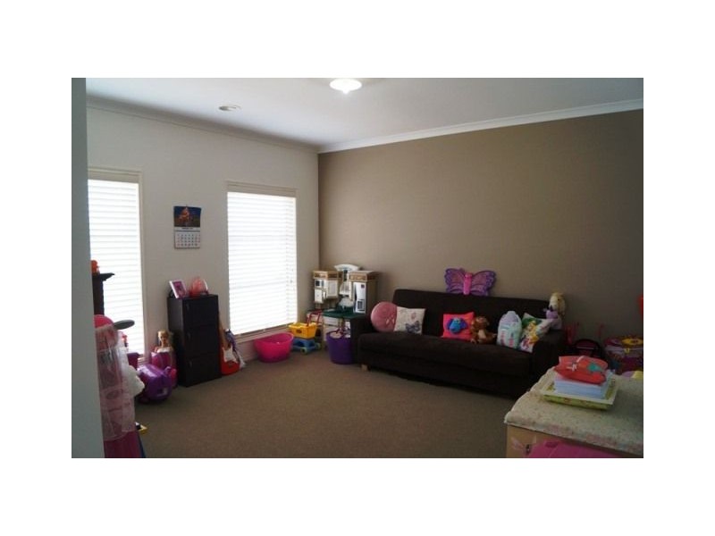 60 Selandra Blvd, Clyde North VIC 3978