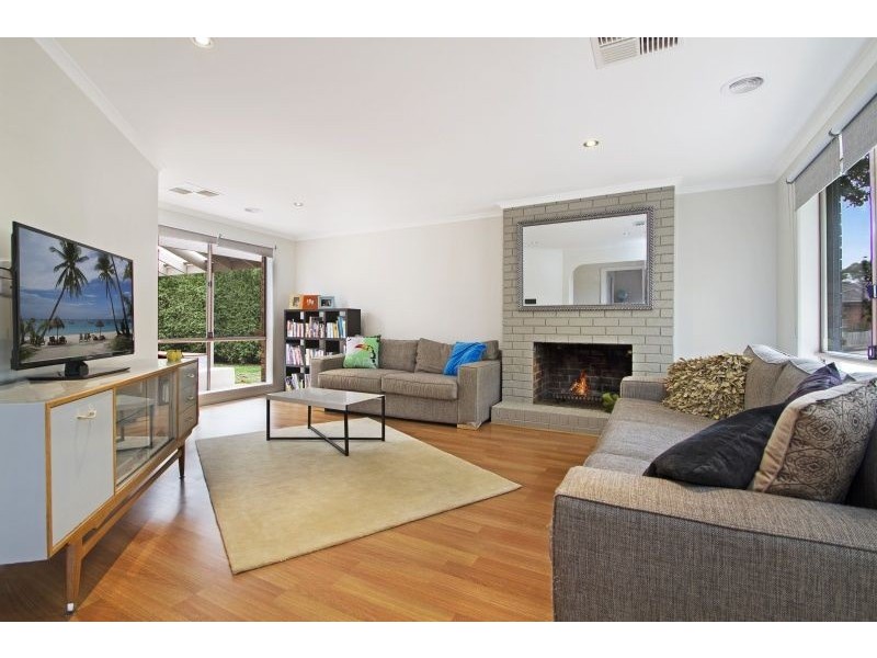 27 Coolong Avenue, Berwick VIC 3806