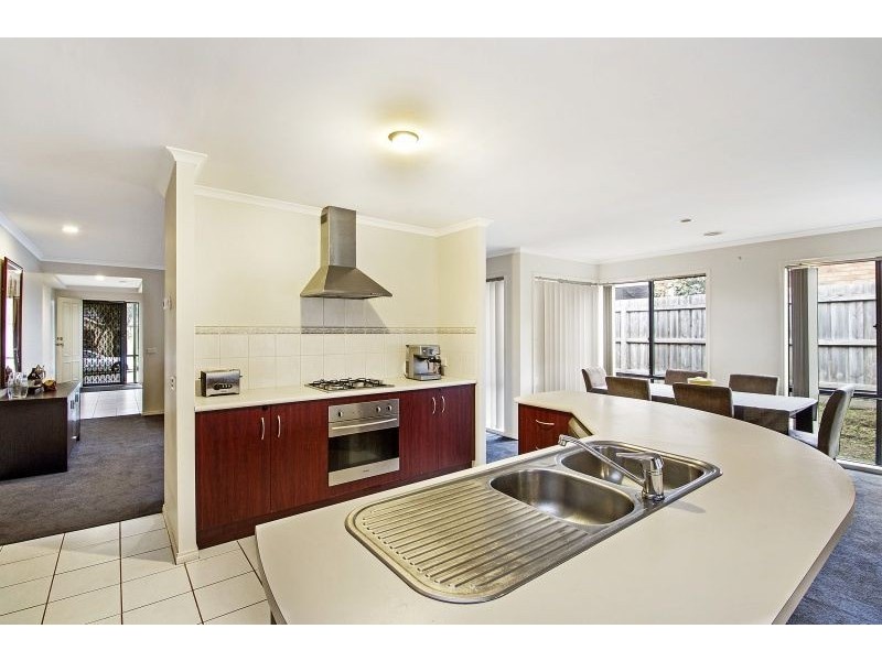 6 Pendulum Place, Berwick VIC 3806