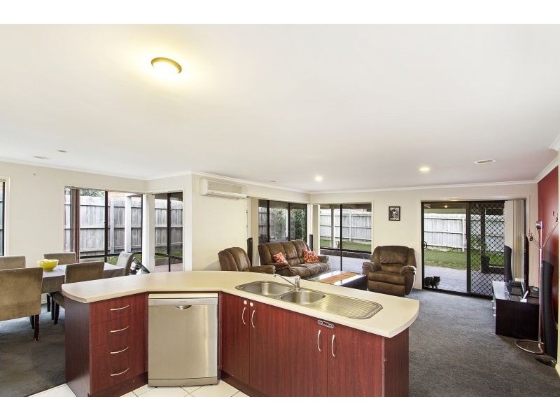 6 Pendulum Place, Berwick VIC 3806