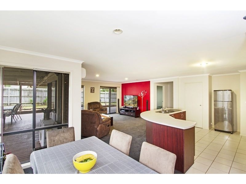 6 Pendulum Place, Berwick VIC 3806