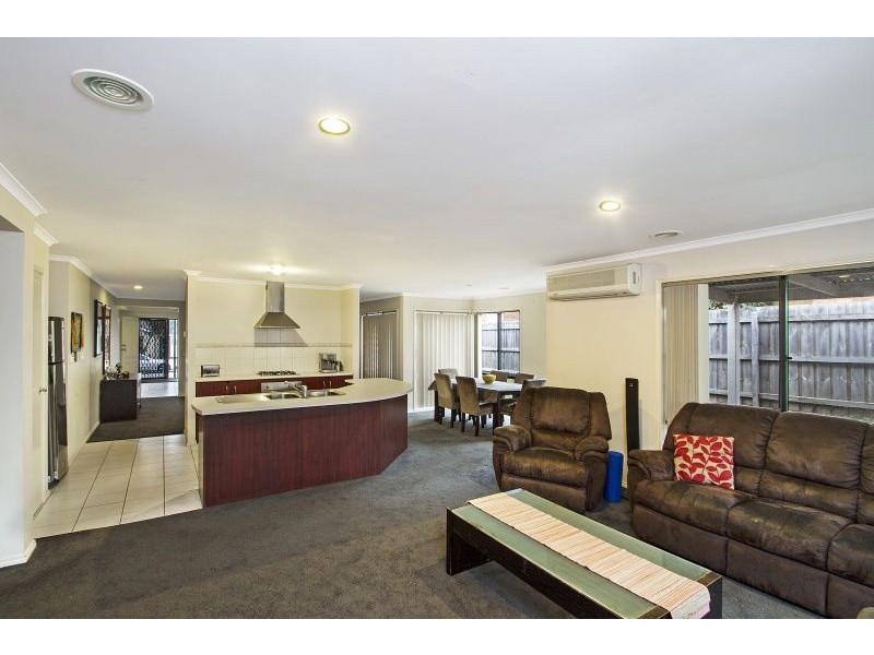 6 Pendulum Place, Berwick VIC 3806