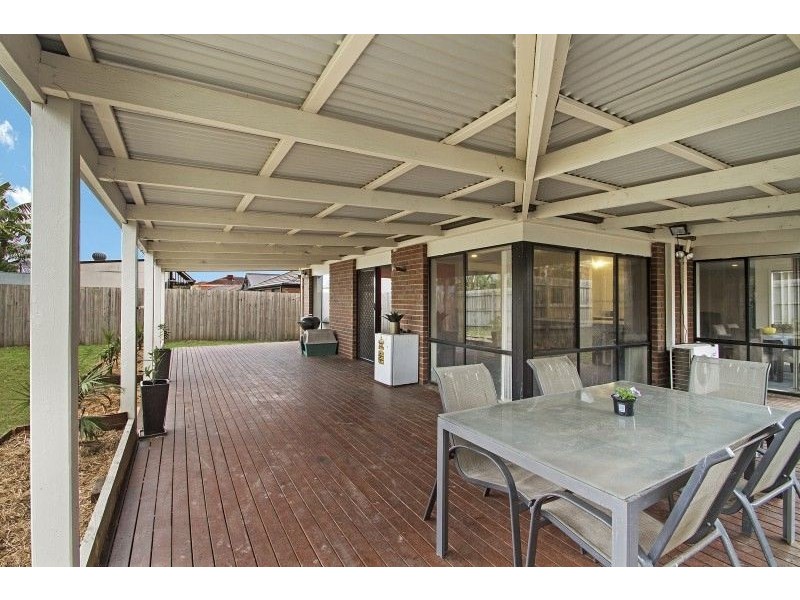 6 Pendulum Place, Berwick VIC 3806