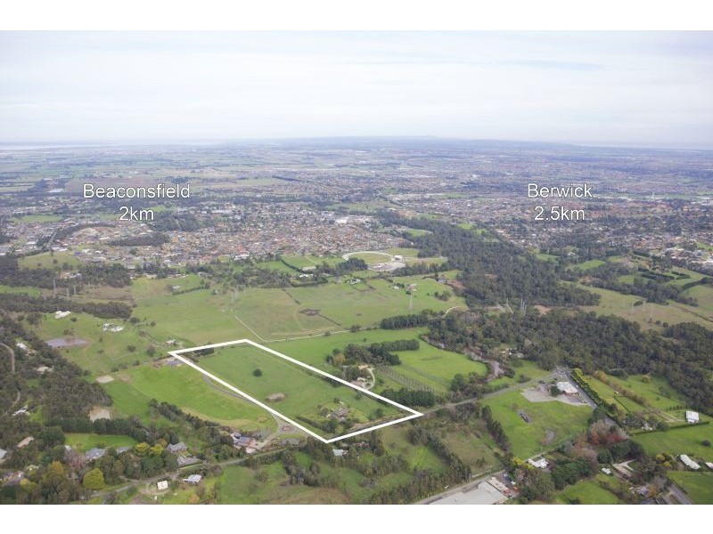 42 Payne Road, Beaconsfield VIC 3807