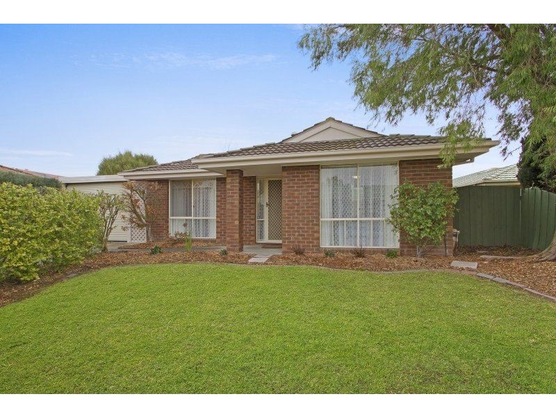 16 Andrea Crescent, Cranbourne North VIC 3977