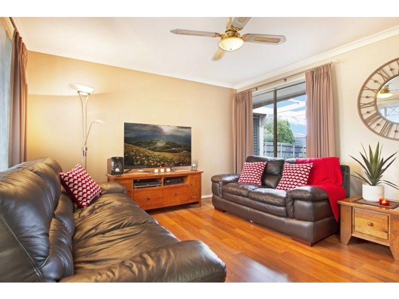 16 Andrea Crescent, Cranbourne North VIC 3977