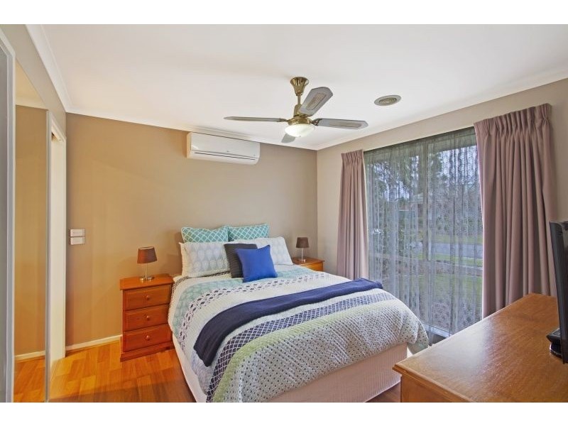 16 Andrea Crescent, Cranbourne North VIC 3977