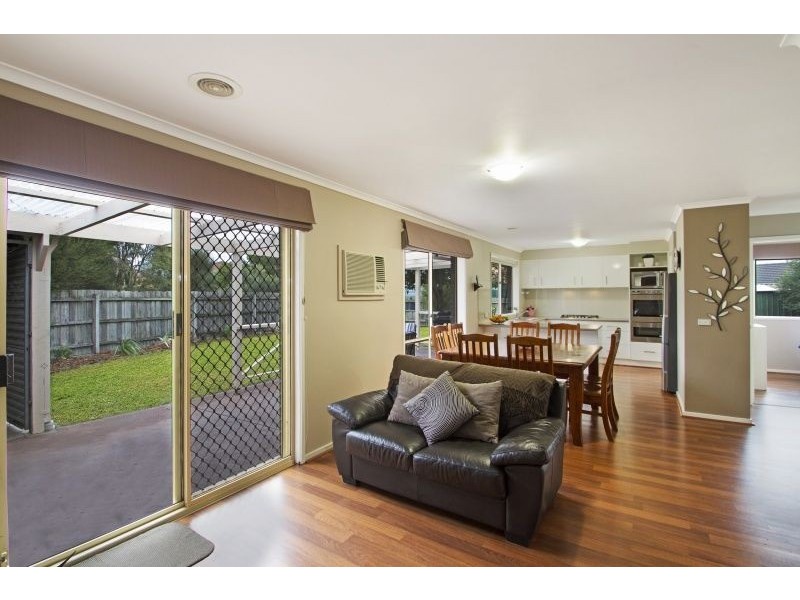 16 Andrea Crescent, Cranbourne North VIC 3977