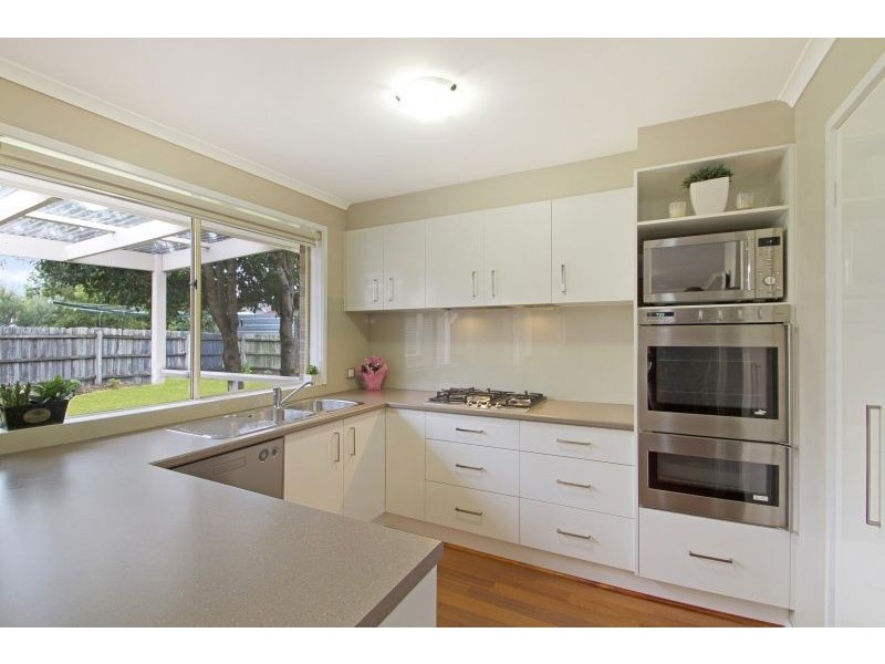 16 Andrea Crescent, Cranbourne North VIC 3977