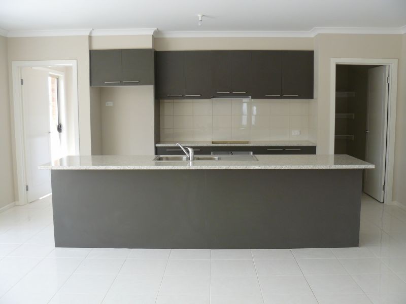 2 Ramona Way, Pakenham VIC 3810