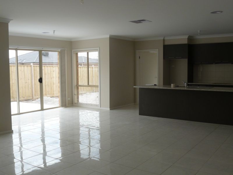 2 Ramona Way, Pakenham VIC 3810