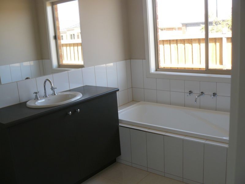 2 Ramona Way, Pakenham VIC 3810