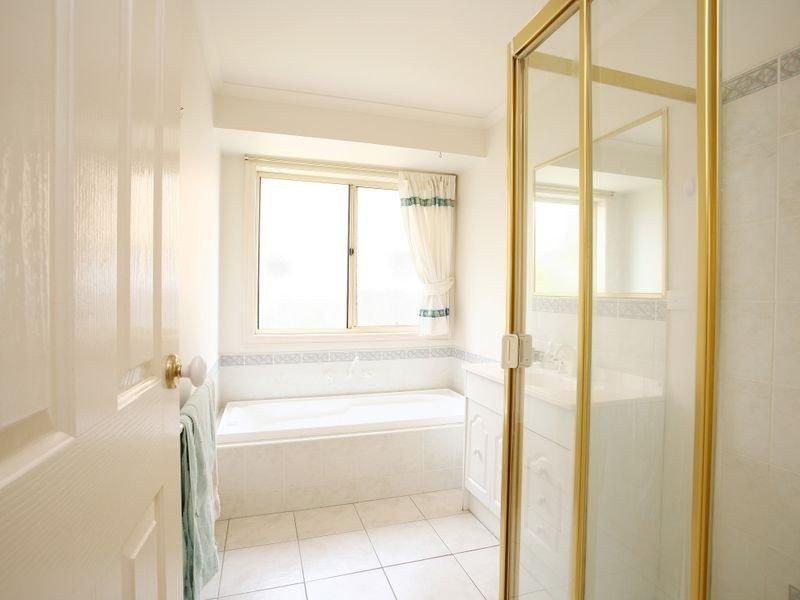 3 Robinswood Parade, Narre Warren South VIC 3805