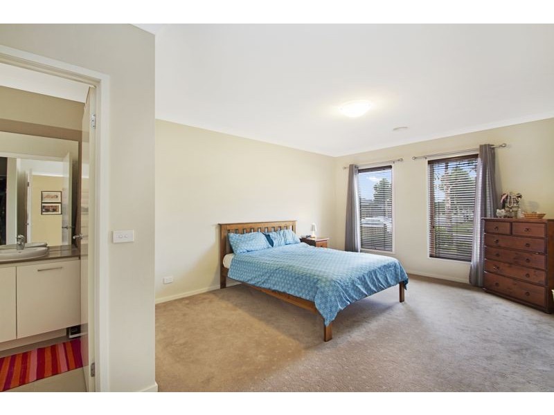 37 Yammerbook Way, Cranbourne East VIC 3977