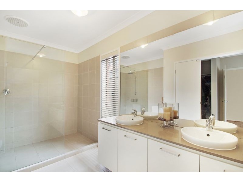 37 Yammerbook Way, Cranbourne East VIC 3977