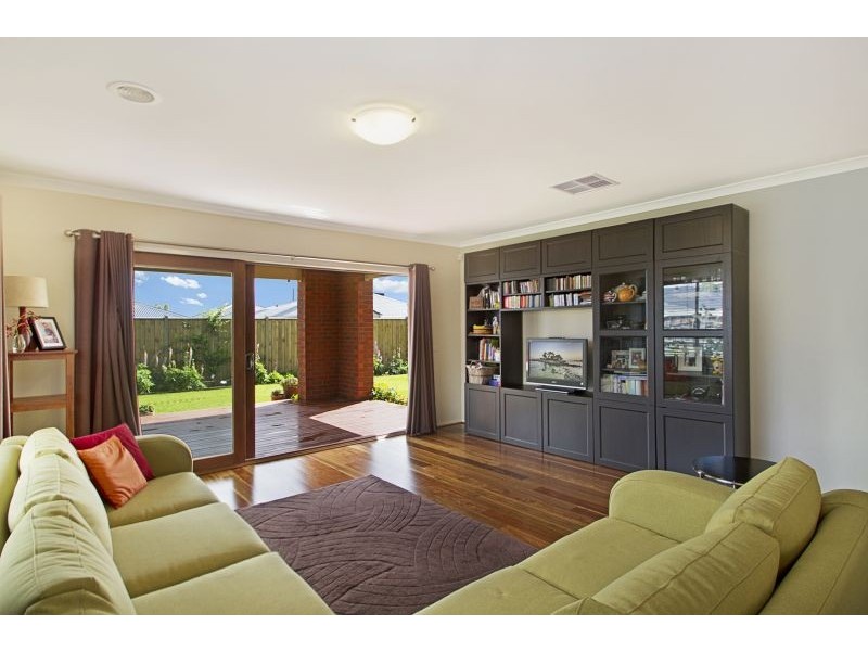 37 Yammerbook Way, Cranbourne East VIC 3977