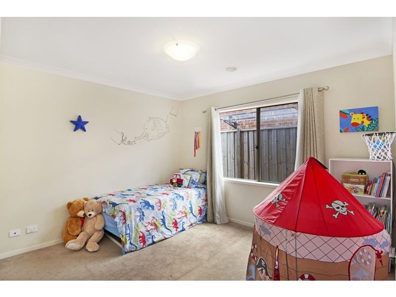 37 Yammerbook Way, Cranbourne East VIC 3977