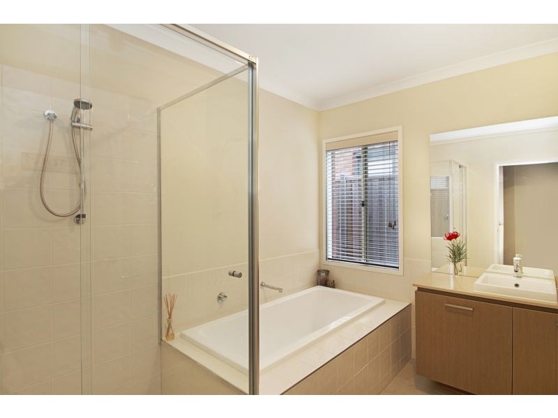 37 Yammerbook Way, Cranbourne East VIC 3977