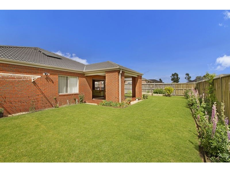 37 Yammerbook Way, Cranbourne East VIC 3977