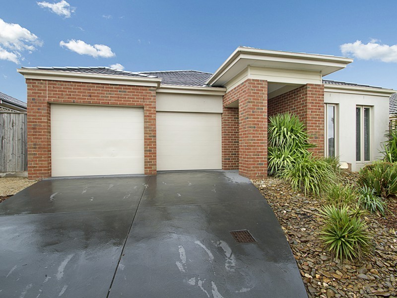12 Monarch Road, Berwick VIC 3806