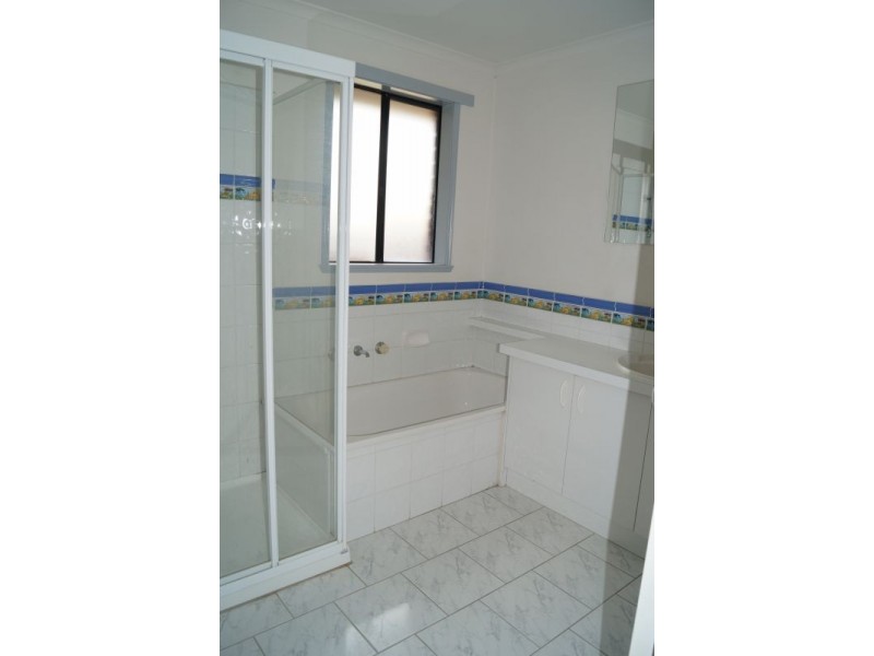 4 Shaftsbury Avenue, Berwick VIC 3806