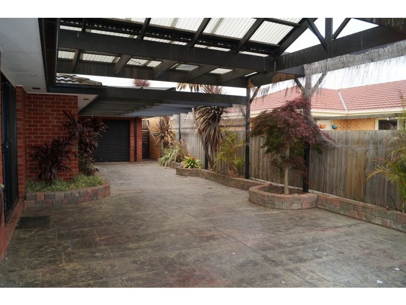 4 Shaftsbury Avenue, Berwick VIC 3806