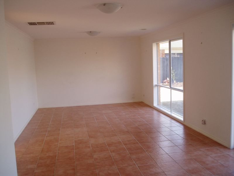 11 Alberta Way, Berwick VIC 3806