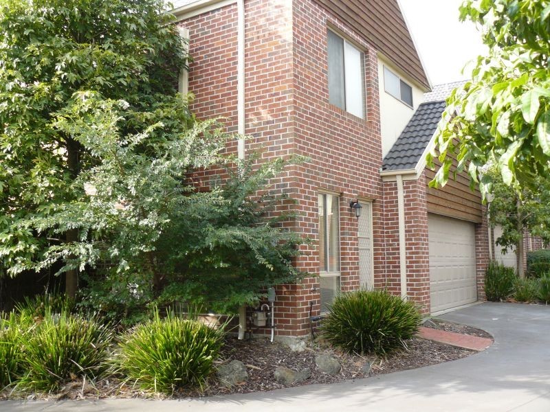 17/2-6 Jerilderie Dve, Berwick VIC 3806