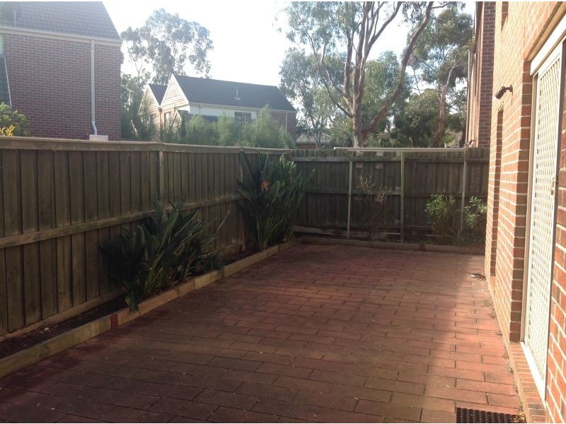 17/2-6 Jerilderie Dve, Berwick VIC 3806