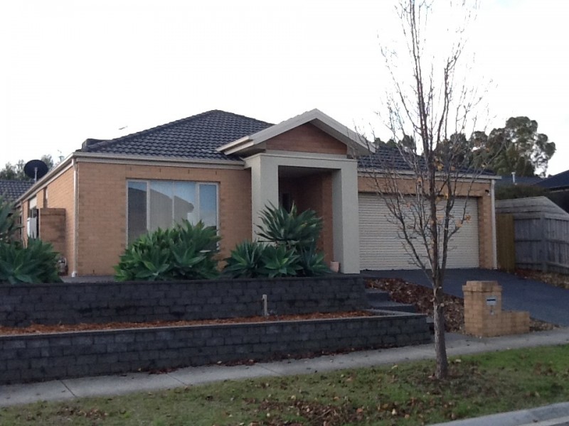 8 Alana Place, Berwick VIC 3806