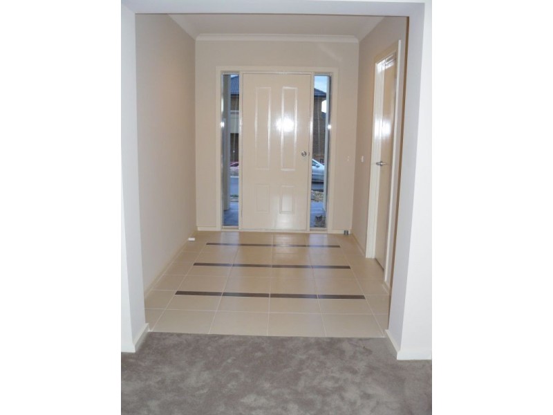 8 Alana Place, Berwick VIC 3806