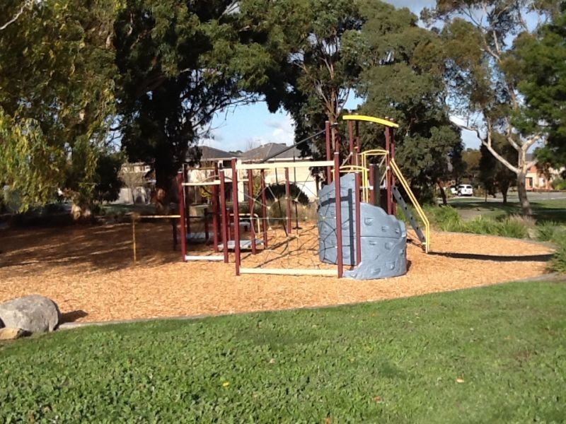 8 Alana Place, Berwick VIC 3806