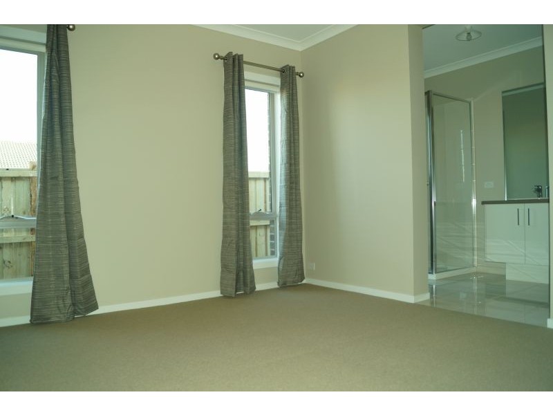 11 Macreadie Drive, Berwick VIC 3806