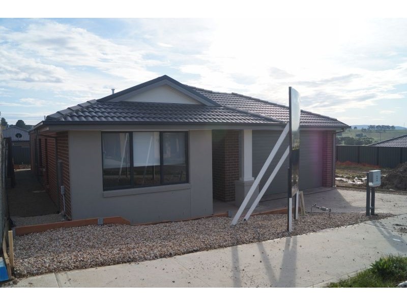 6 Chelan Court, Pakenham VIC 3810