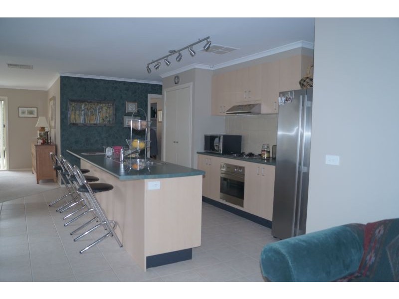 15 Alberta Way, Berwick VIC 3806