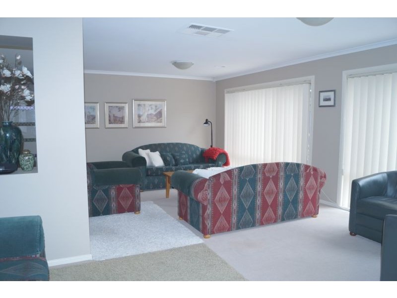 15 Alberta Way, Berwick VIC 3806