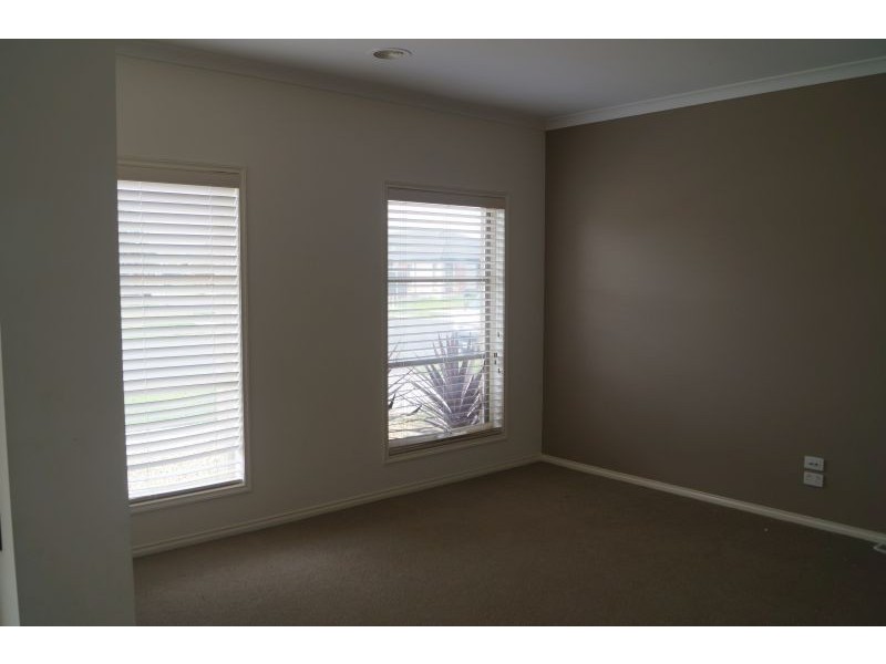 60 Selandra Blvd, Clyde North VIC 3978