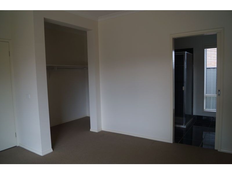 60 Selandra Blvd, Clyde North VIC 3978