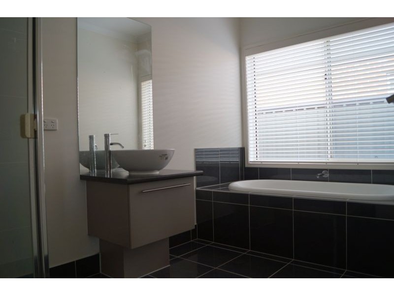 60 Selandra Blvd, Clyde North VIC 3978